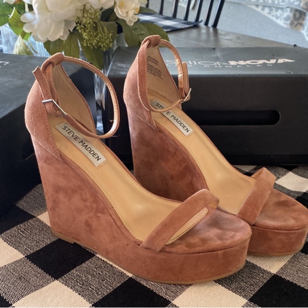 Steve Madden wedges size 6